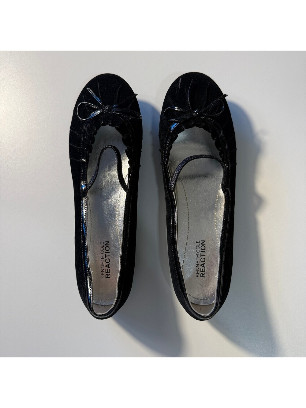 Kenneth Cole Reaction Take Flat Black Velvet Ballet Flats Size 6 Preppy Girly